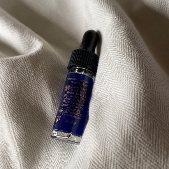 DELUXE SAMPLE FREE WITH 40$+ PURCHASE - Picture 2 of 2